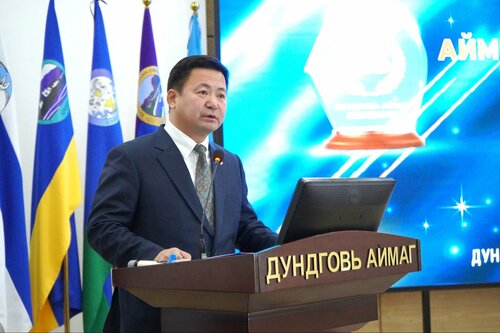 АН-ын нэр дэвшигч Ц.Мөнхбат төсвийн мөнгийг дэмжлэг нэрээр тараажээ